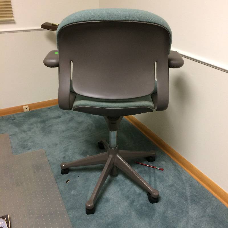 lot 12 image: Super Quality Ergonomic Multi Adjustible Settings & Arms Swivel Rolling Executive Home Office Chair - Super Condition