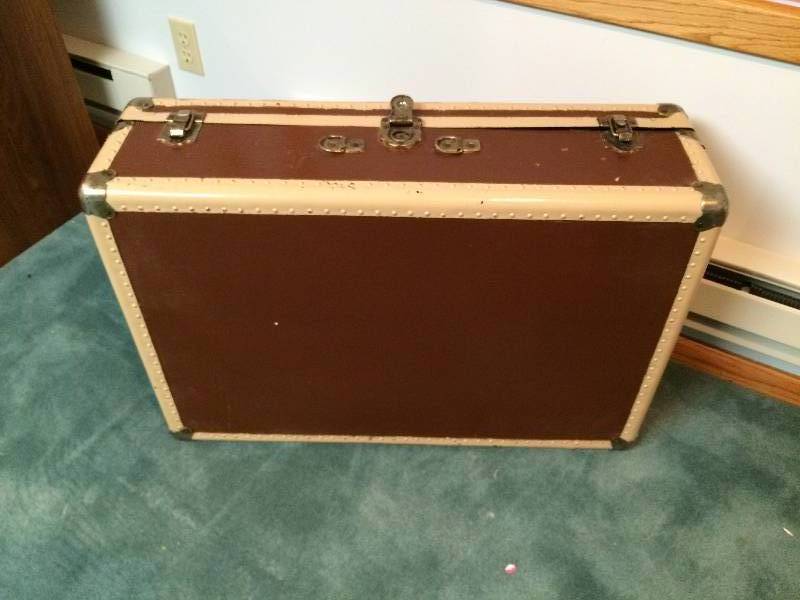 lot 23 image: Old Vintage Large Suitcase Travel Trunk - Dolls NOT Included 30 x 20 x 9 Super Condition