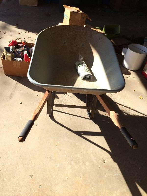 lot 59 image: Sears Craftsman Wheelbarrow - Nice Condition - Tire Needs Air