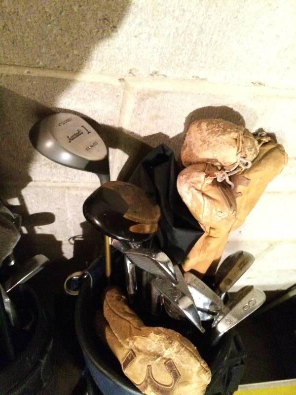 lot 49 image: 3 Bags Of Golf Clubs - Bag & Clubs Included