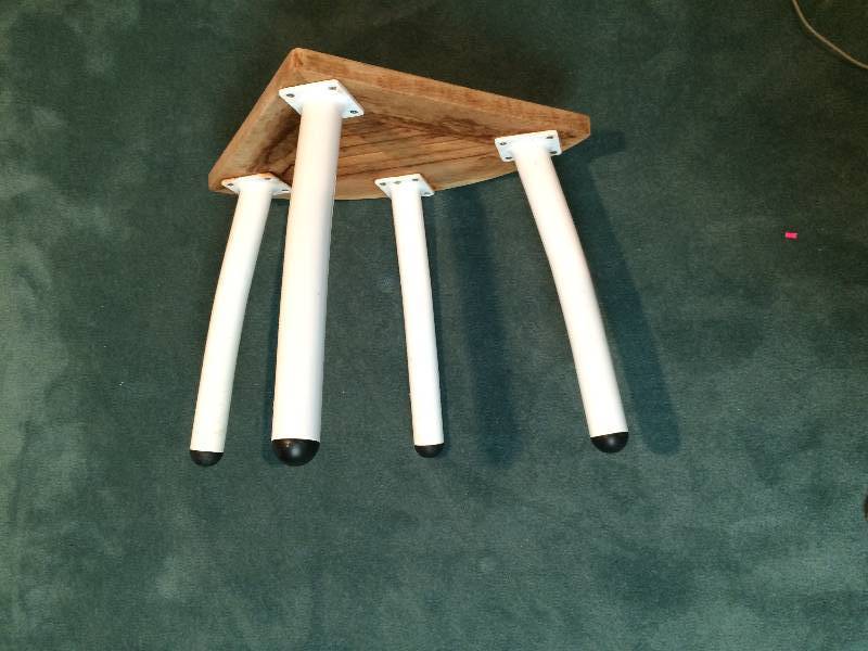 lot 43 image: Cute Little Corner Step Stool - Perfect For A Plant Too Excellent Condition