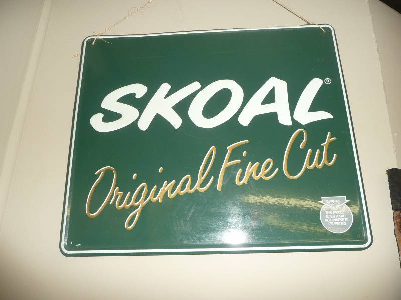 lot 12 image: Old School Skoal Tin - Officially Licensed Tin - Very Good Condition