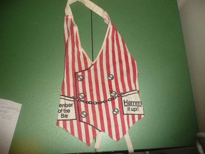 lot 15 image: Vintage Hamms Beer Apron - NATIONAL BEER VEST STYLE APRON - Very Good Condition
