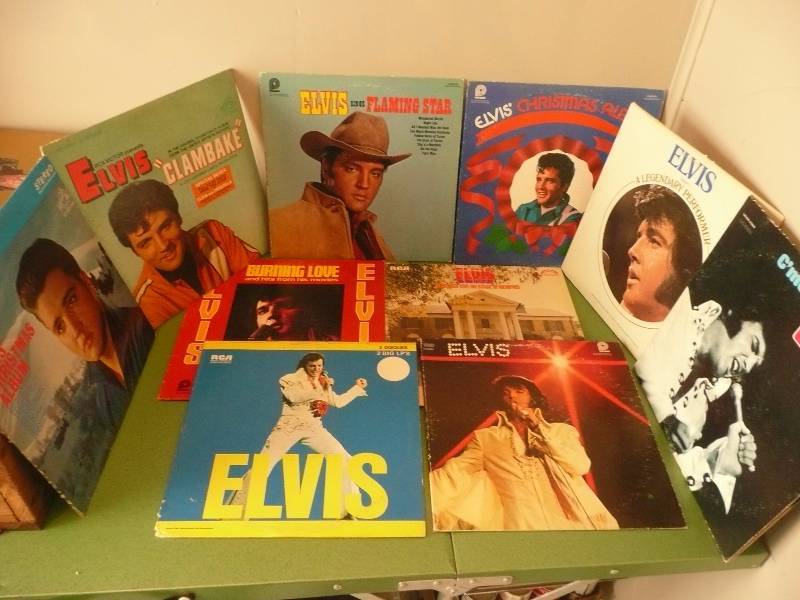 lot 21 image: VINTAGE VINYL ELVIS ALBUM LOT - SEE PICTURES