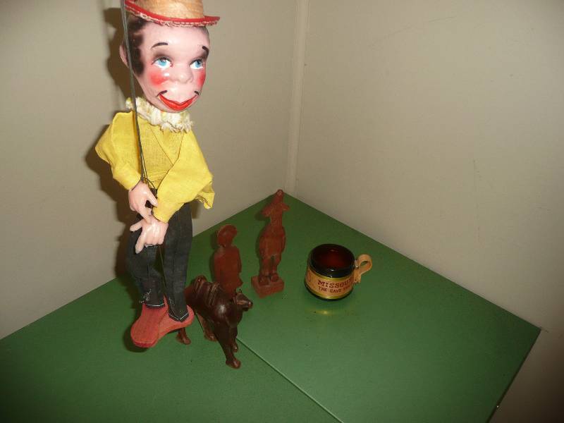 lot 37 image: CRAZY & CREEPY 1950s  MARIONETTE GROUP - SEE PICTURES