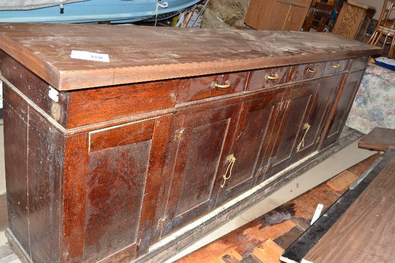 lot 1 image: Vintage Back Bar