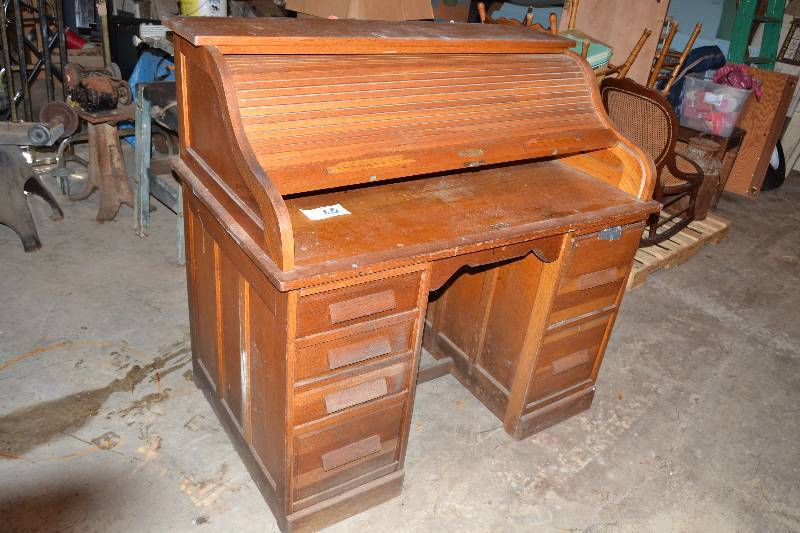 lot 3 image: Antique Roll top Desk