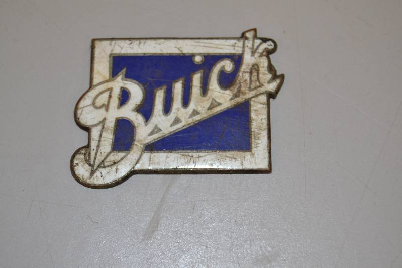 lot 6 image: Vintage Buick emblem