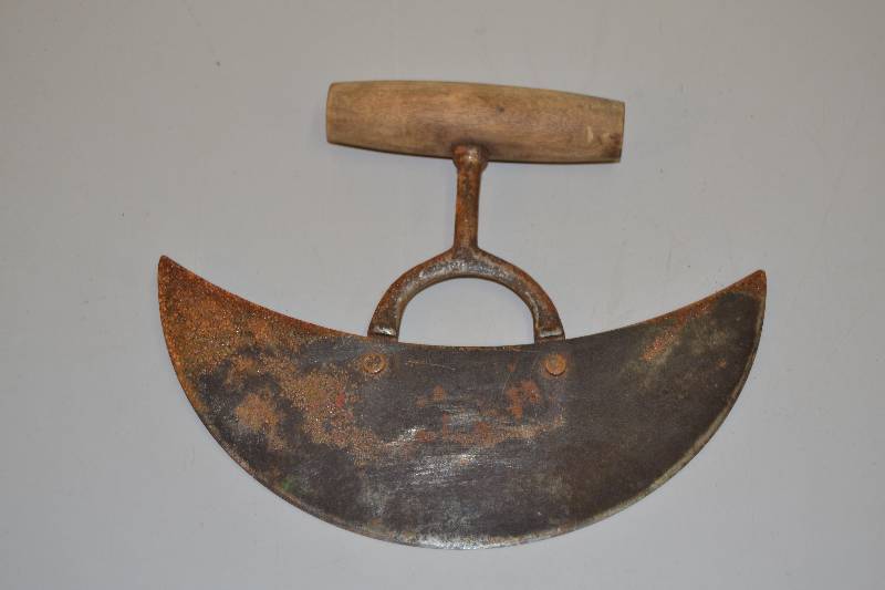 lot 17 image: Vintage knife