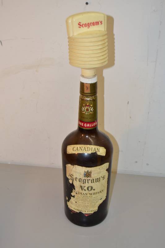 lot 21 image: Seagrams bottle with pump