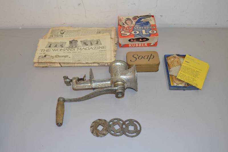 lot 23 image: Vintage Items