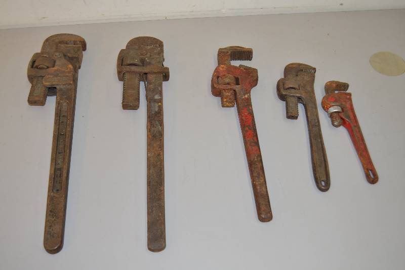 lot 31 image: Pipe wrenchs