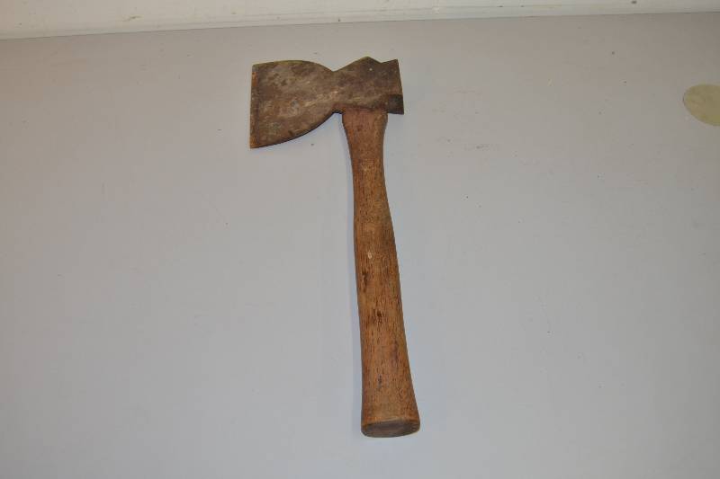 lot 32 image: Broad Hatchet