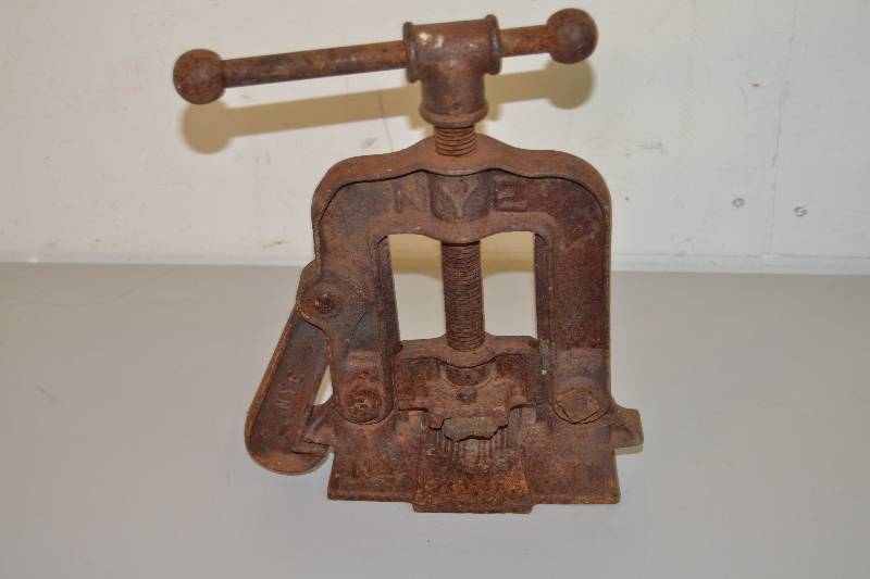 lot 38 image: Pipe Vice
