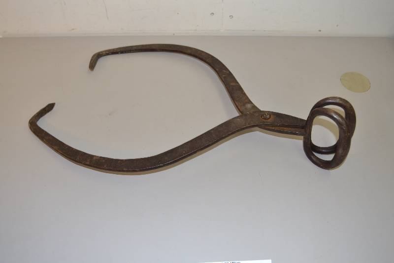 lot 40 image: Ice block tongs