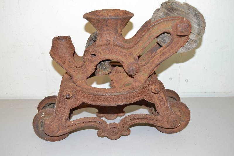 lot 41 image: Antique Pulley