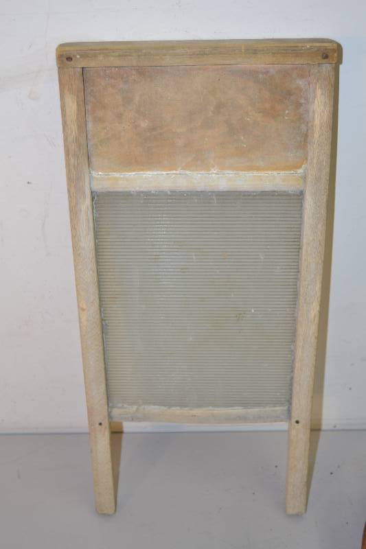 lot 50 image: Glass Wash Board