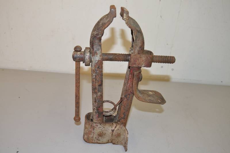 lot 52 image: Vintage vice