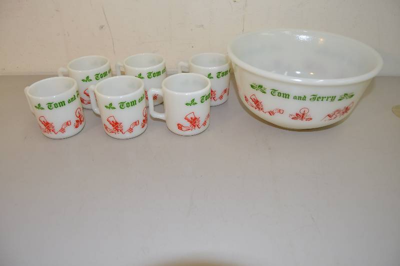 lot 61 image: Vintage Tom and Jerry set