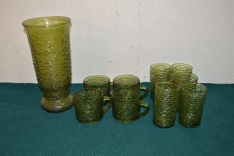 lot 75 image: Vintage Glassware