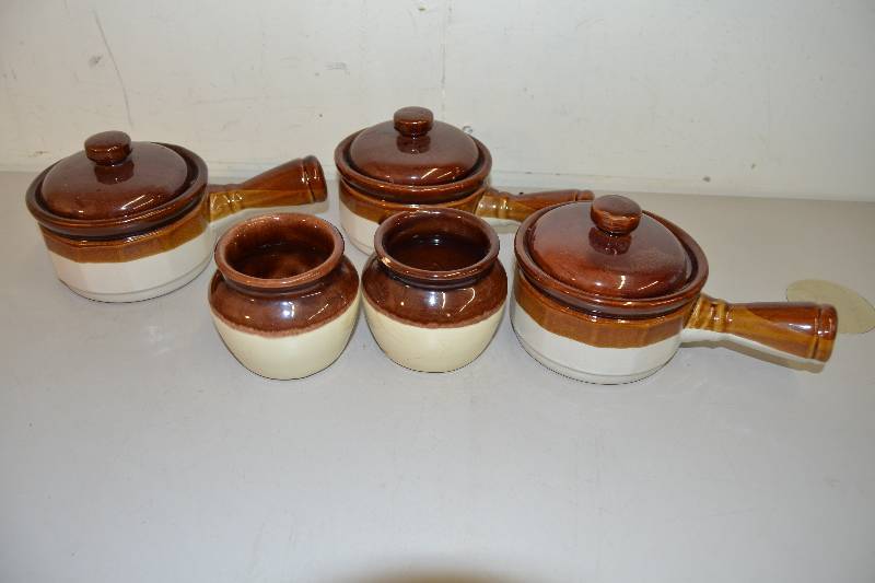 lot 77 image: Stoneware dishes