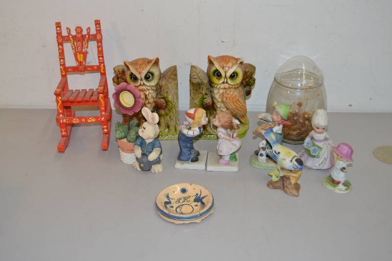 lot 79 image: Figurines