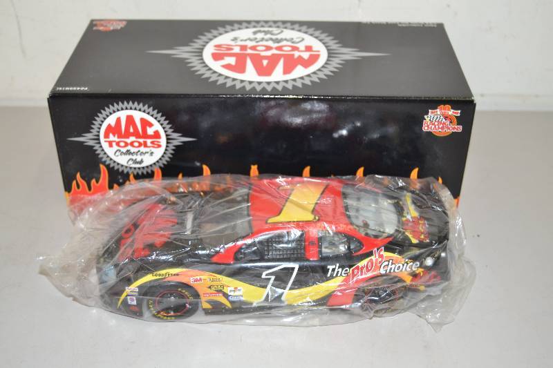 lot 85 image: Die Cast Model Car