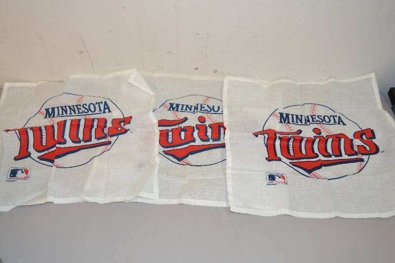lot 89 image: Twins Handkerchief