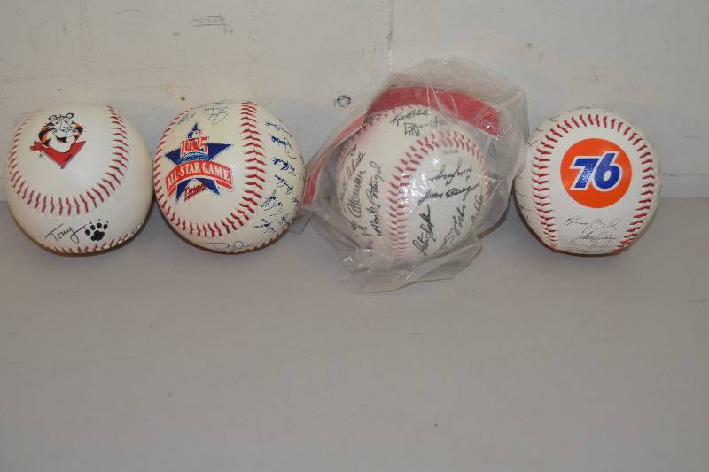 lot 91 image: Printed Autograph Baseballs