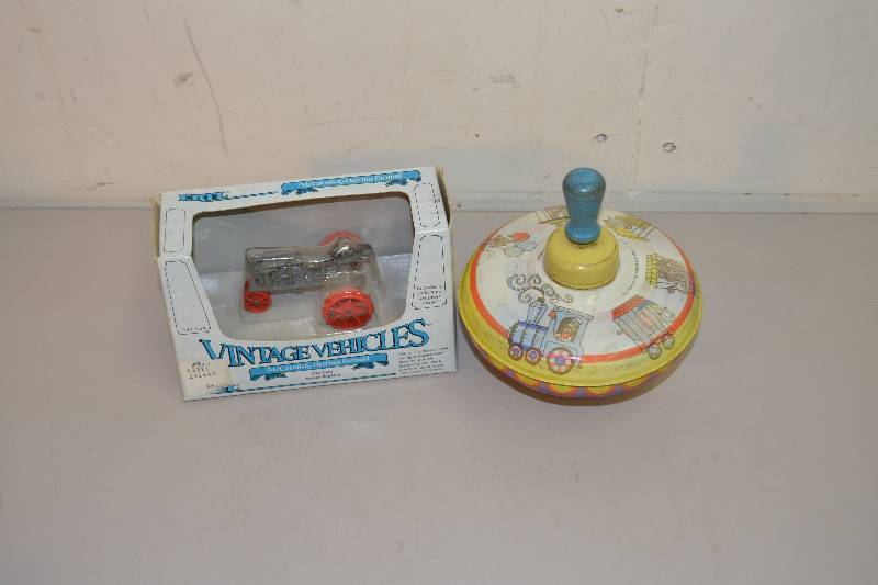 lot 98 image: Vintage Top and Farmall Tractor Collectibles