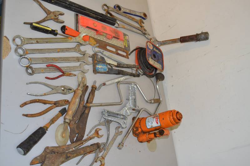 lot 115 image: Tools - Large Lot