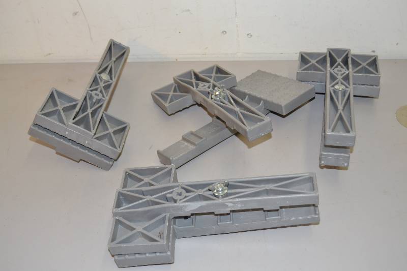 lot 119 image: Clamps