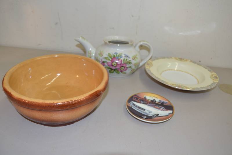 lot 122 image: Eve-n-bake ware, Ford dish and Noritake tea pot