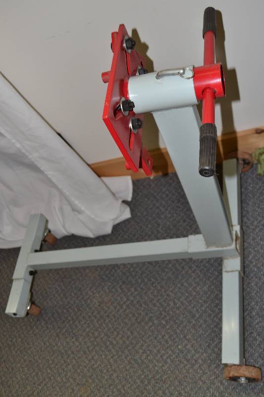 lot 123 image: Engine Stand