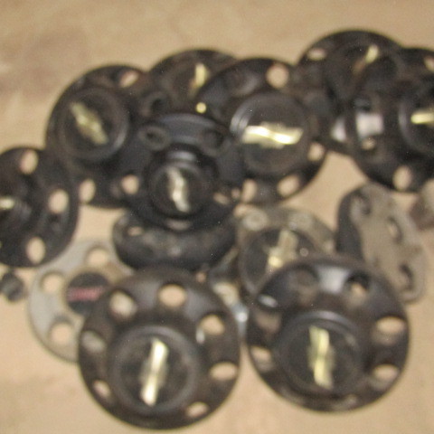 lot 143 image: Chevrolet hub caps