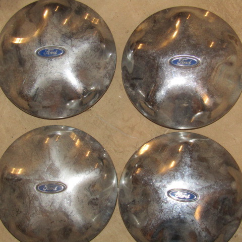 lot 144 image: Ford hubcaps