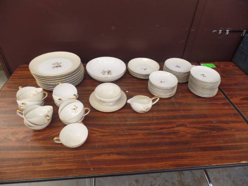 lot 541 image: Fine Japanese China