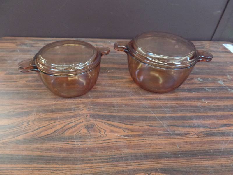 lot 561 image: Pyrex Amber Glass Casseroles