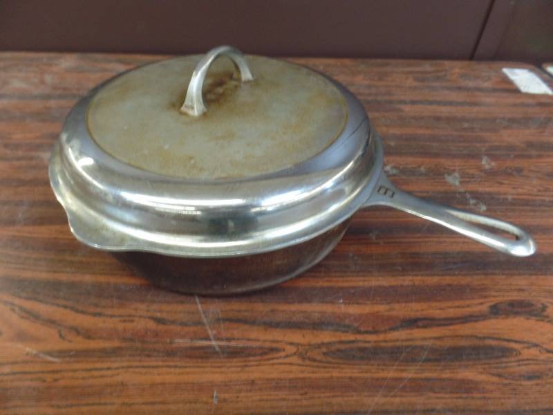 9 in Cast Iron Self-Basting Lid