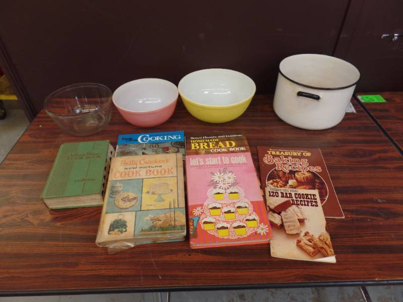 lot 566 image: Pyrex Bowls & Cookbooks