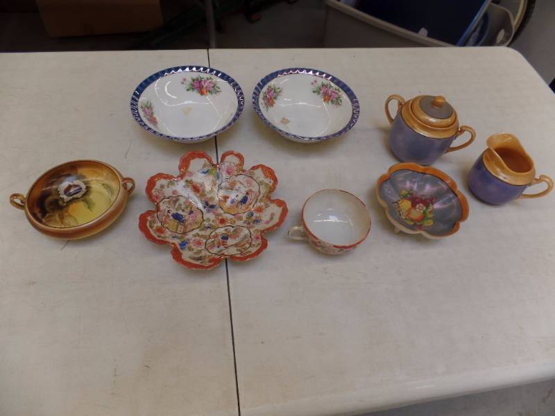 lot 575 image: Asian Porcelain