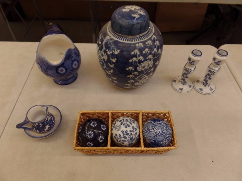 lot 584 image: Asian Porcelain Collection