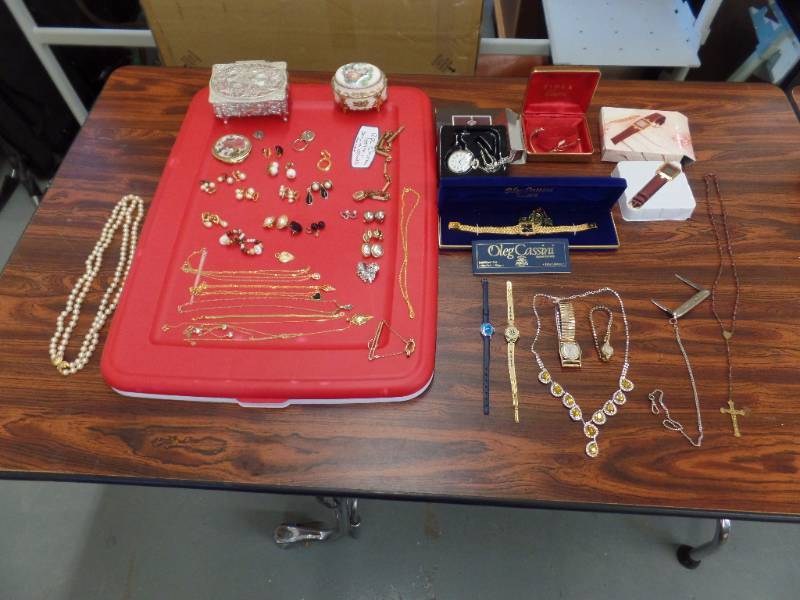 lot 585 image: Jewelry Collection