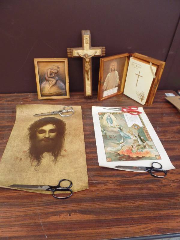 lot 586 image: Religious Collection