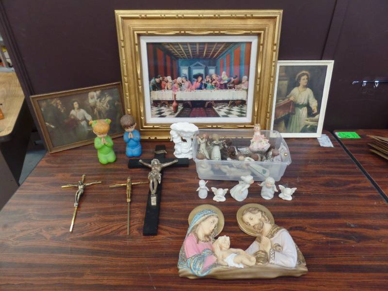 lot 587 image: Religious Collection