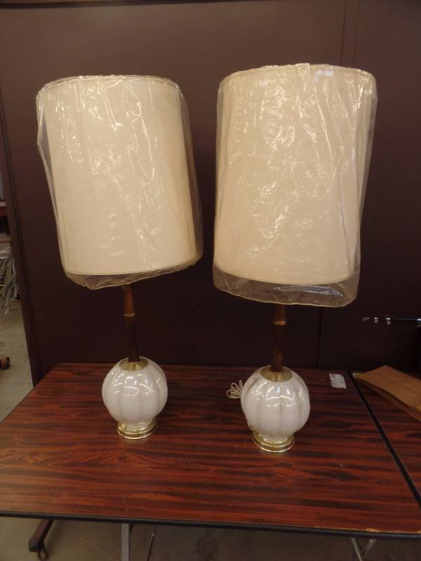 lot 591 image: Lamps