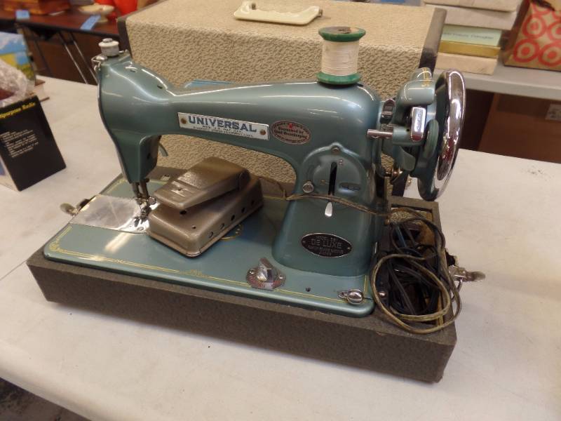 lot 594 image: Portable Sewing Machine