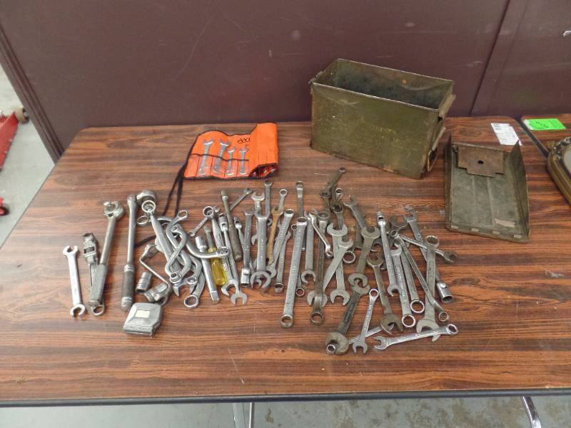 lot 608 image: Ammo Box With Tools
