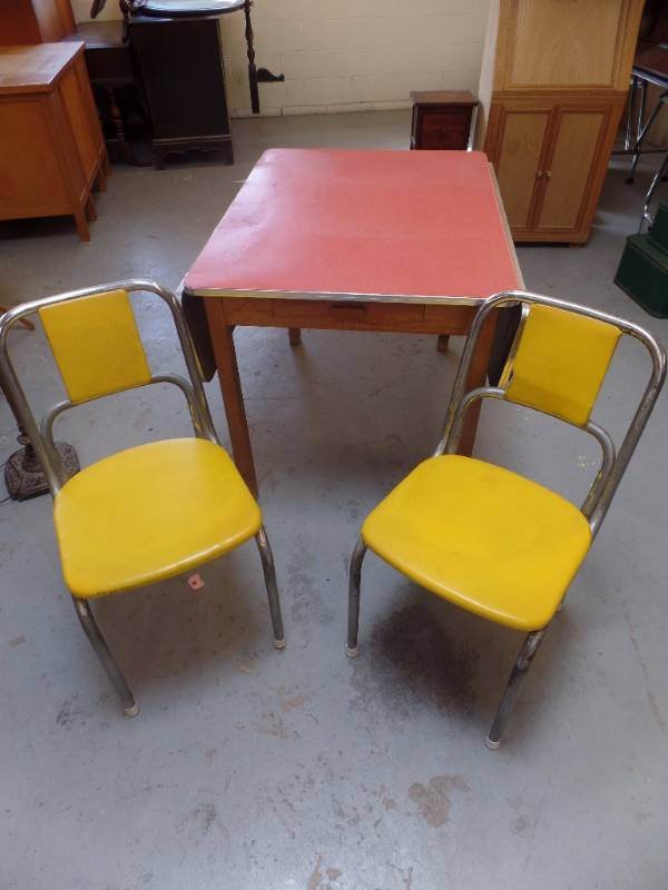 lot 508 image: Kitchen Table & Chairs