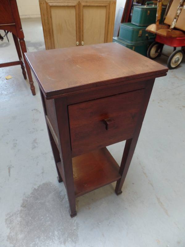 lot 510 image: End table